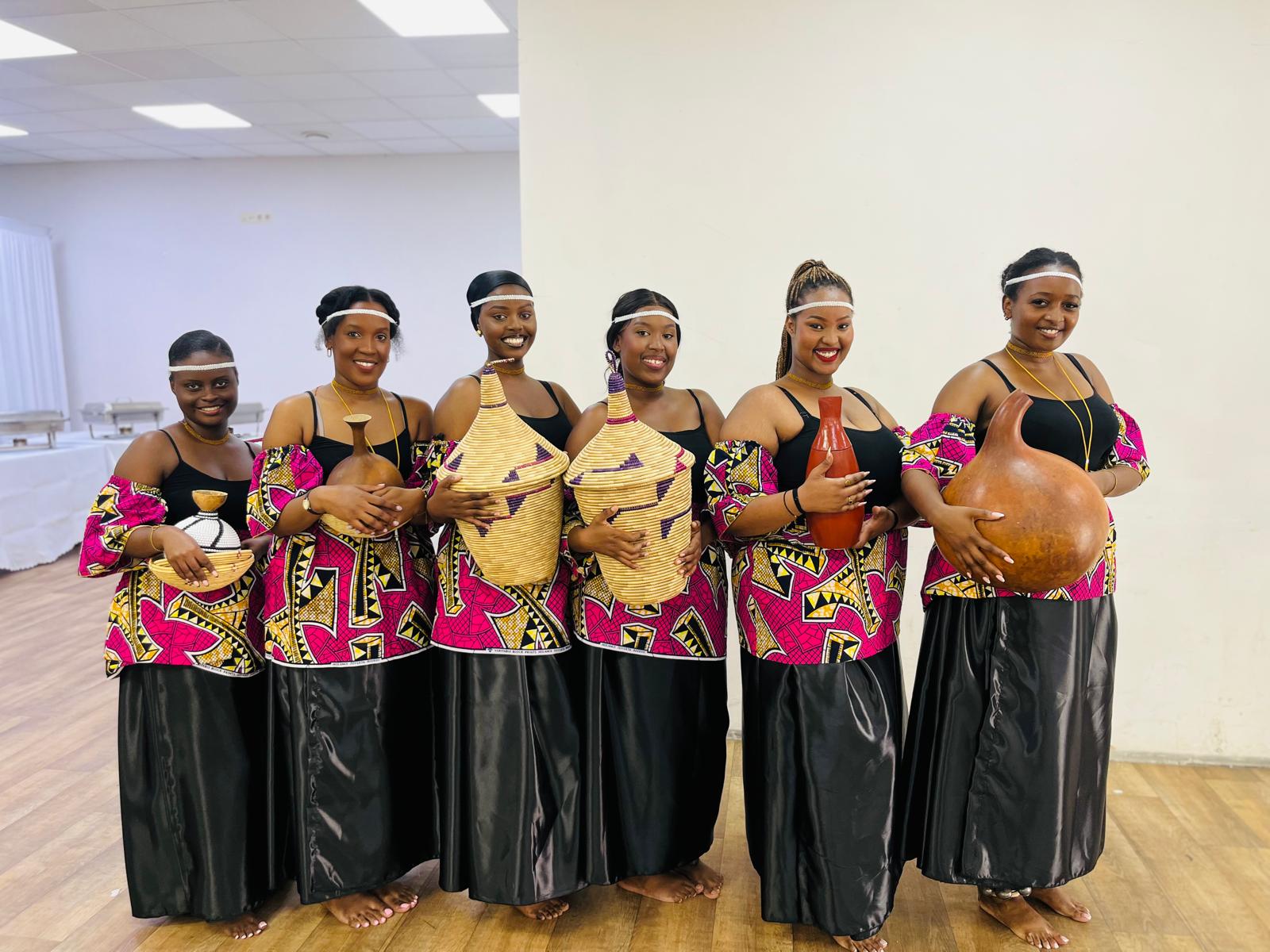 Danseuses et tambours traditionnels burundais
